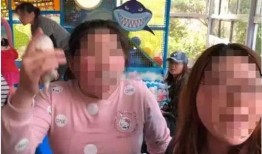 小女孩动作爆料视频,小女孩可爱动作引网友热议